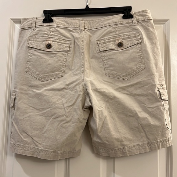 Eddie Bauer ladies shorts - Picture 2 of 4